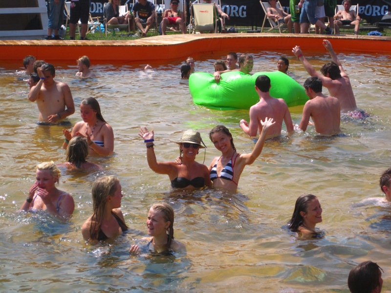 cliff ackerman add roskilde nude festival image