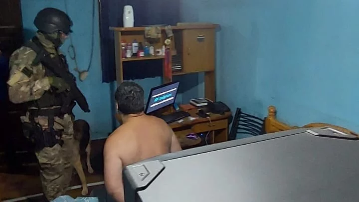 christian prabowo add pornografia en la casa photo